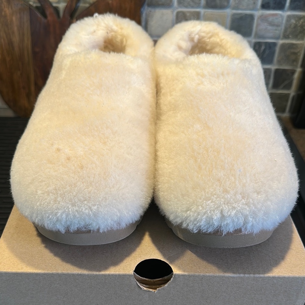 UGG Classic Cozy Bootie
